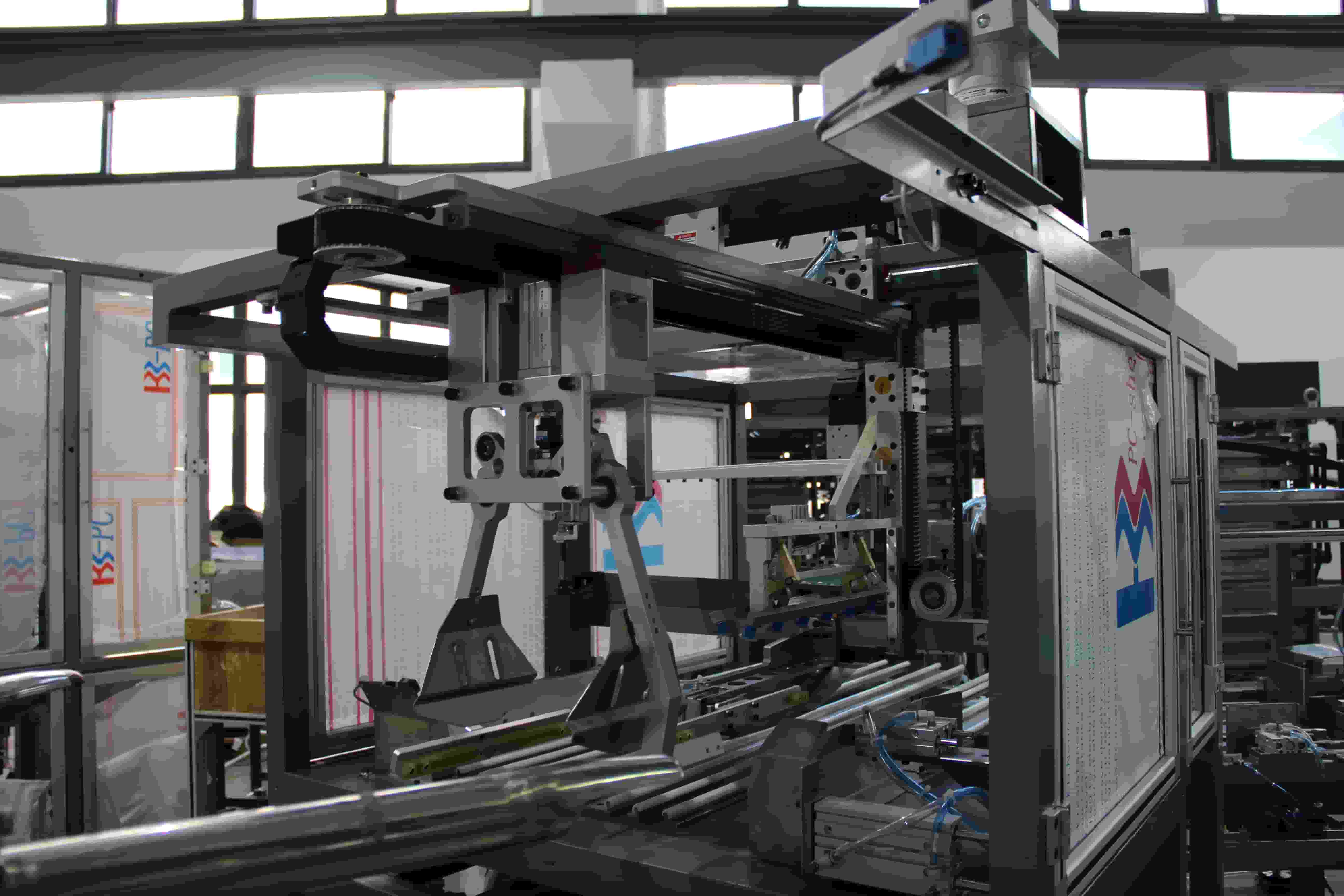 Automatic PP woven block bottom valve bag insertion machine Automatic PP woven block bottom valve bag insertion machine