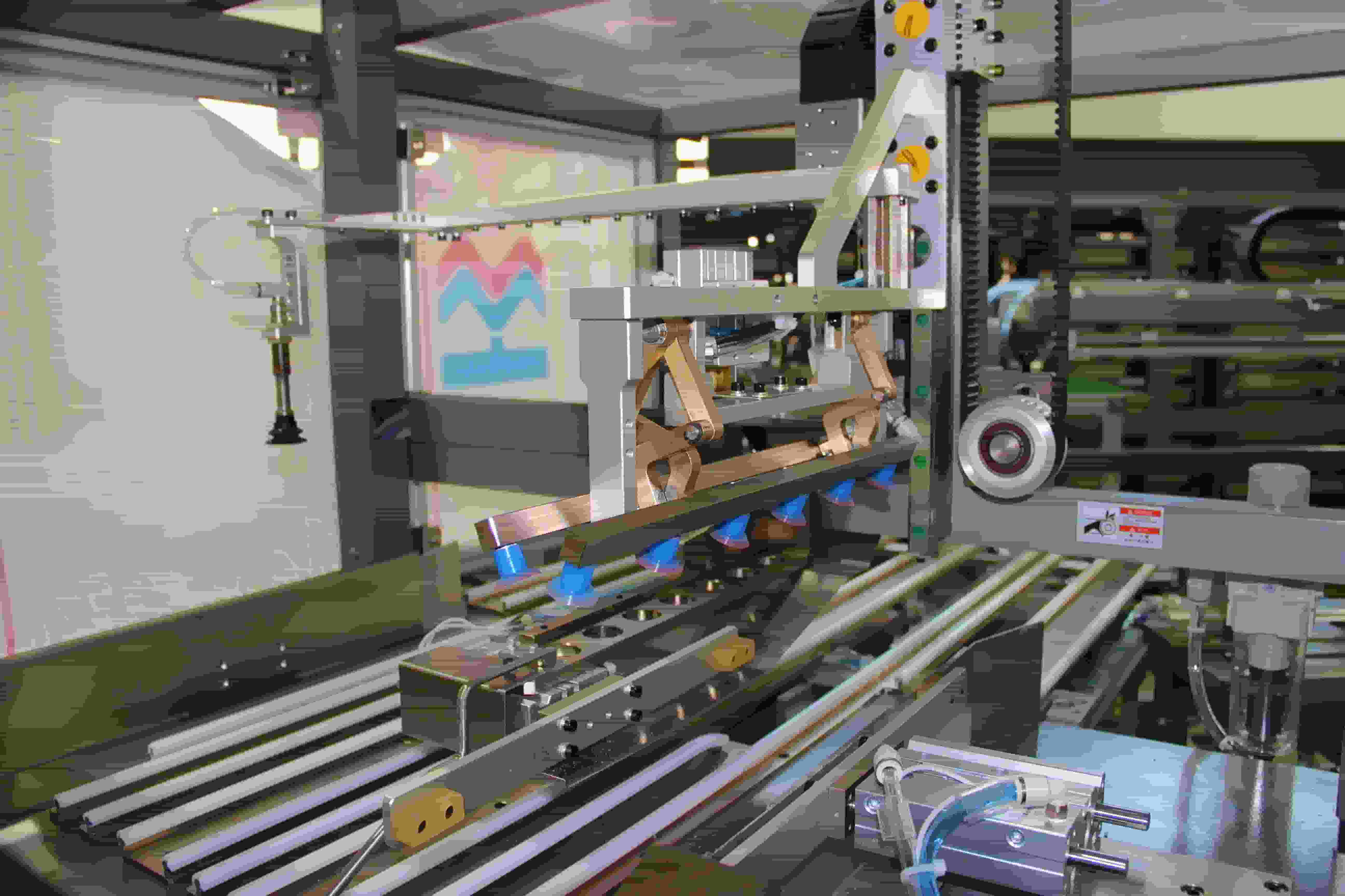 Suction cup mechanism cement bag inserting machine manufature