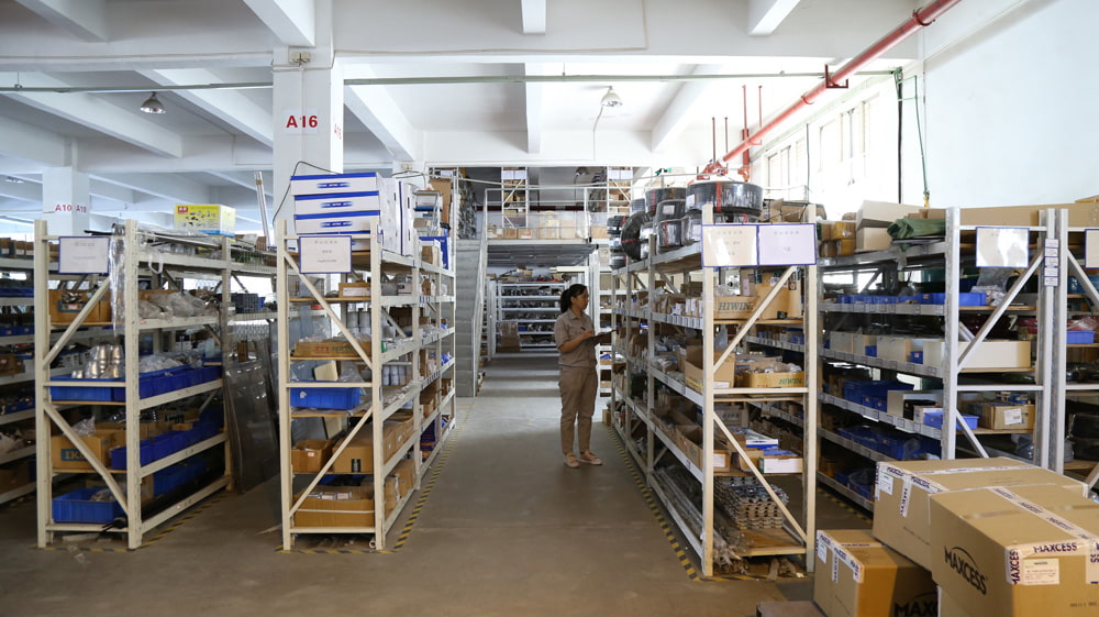 Professional machine parts management Automatic bagged cement palletizing and loading machine Traders
