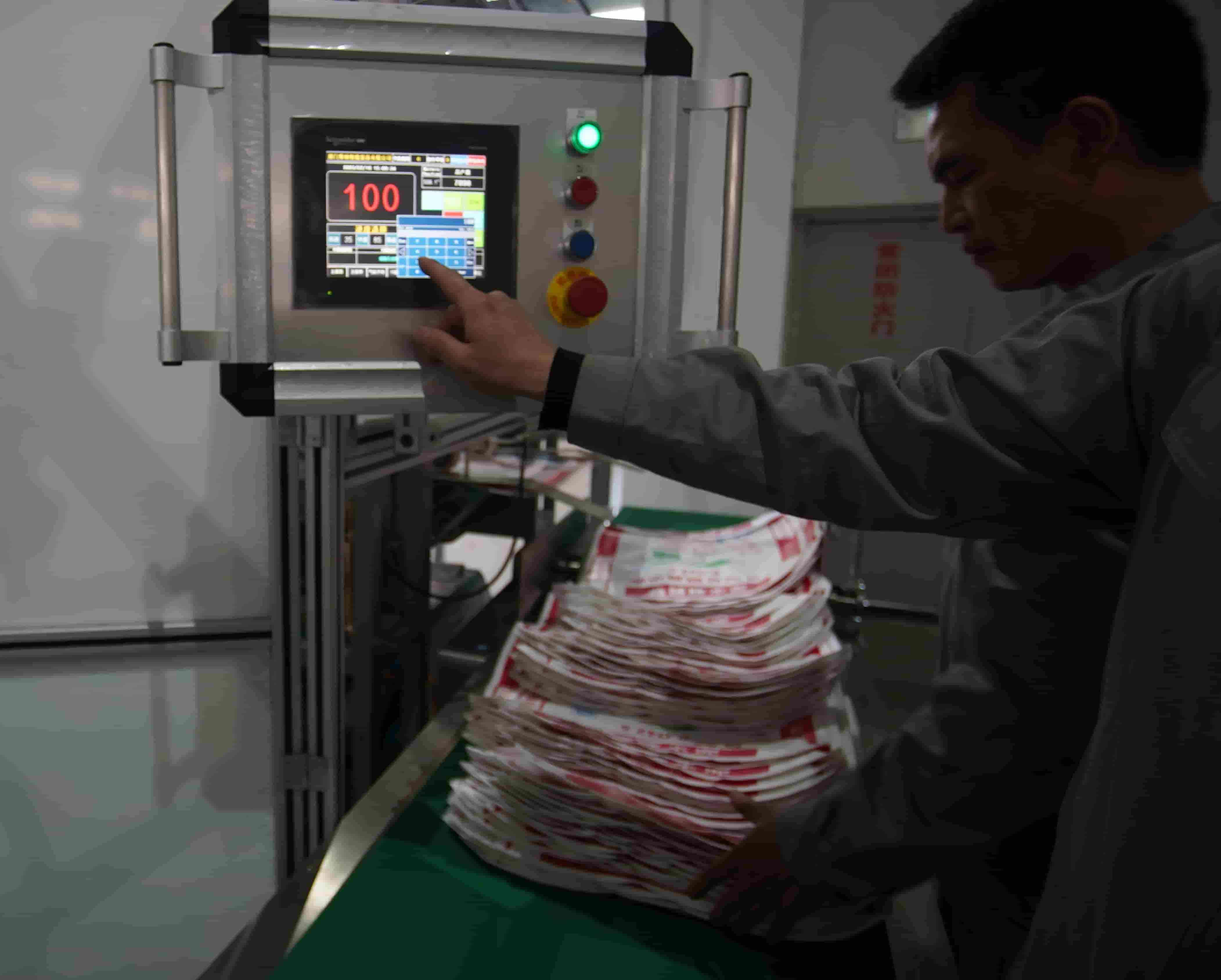 Paper-plastic composite valve sack machine manufacture