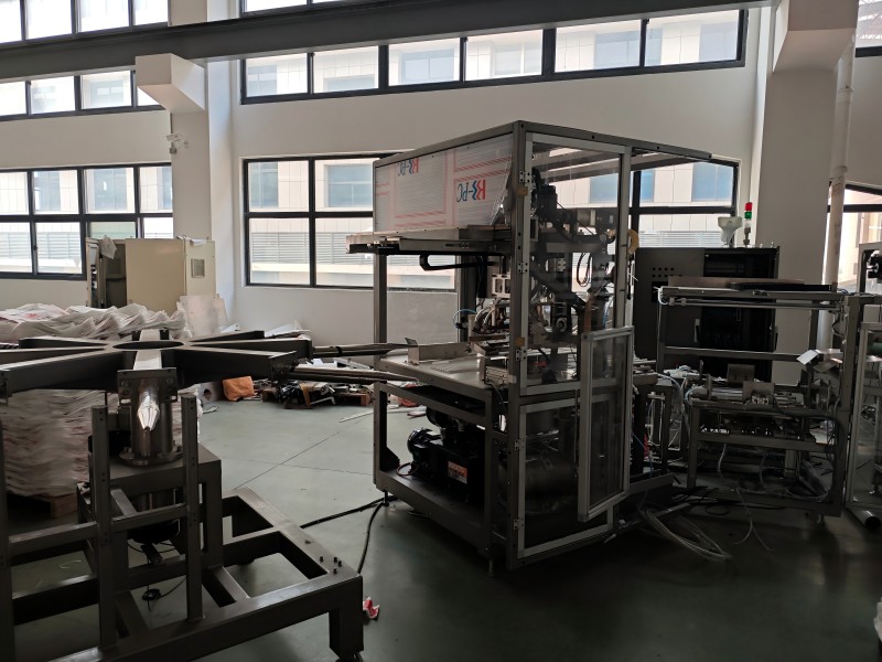Automatic sack inserter machine
