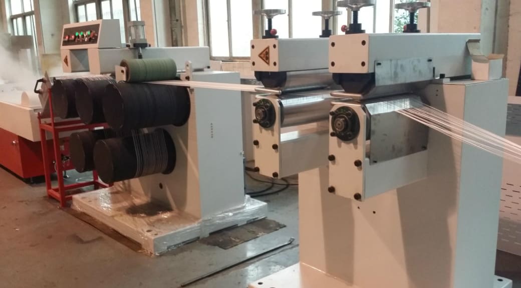 Wire splitting and traction device Tape stretching line