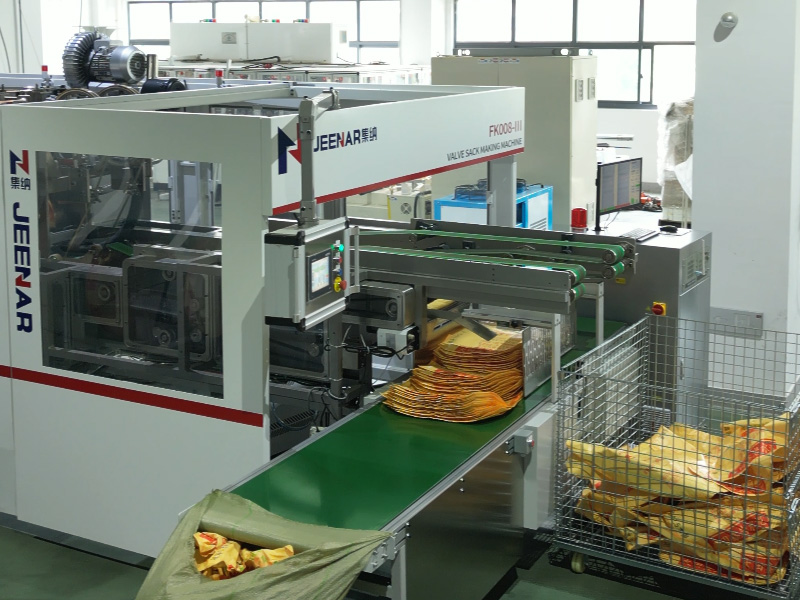 Máy sản xuất túi van đa vật liệu Gachn: Sản xuất linh hoạt các loại túi PE, PP và túi composite giấy-nhựa.